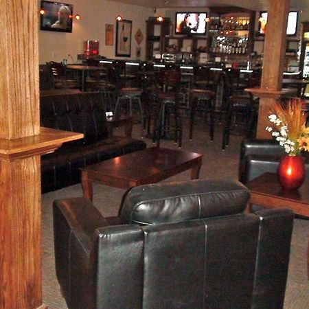 Price Pointe Inn Вокеша Екстер'єр фото