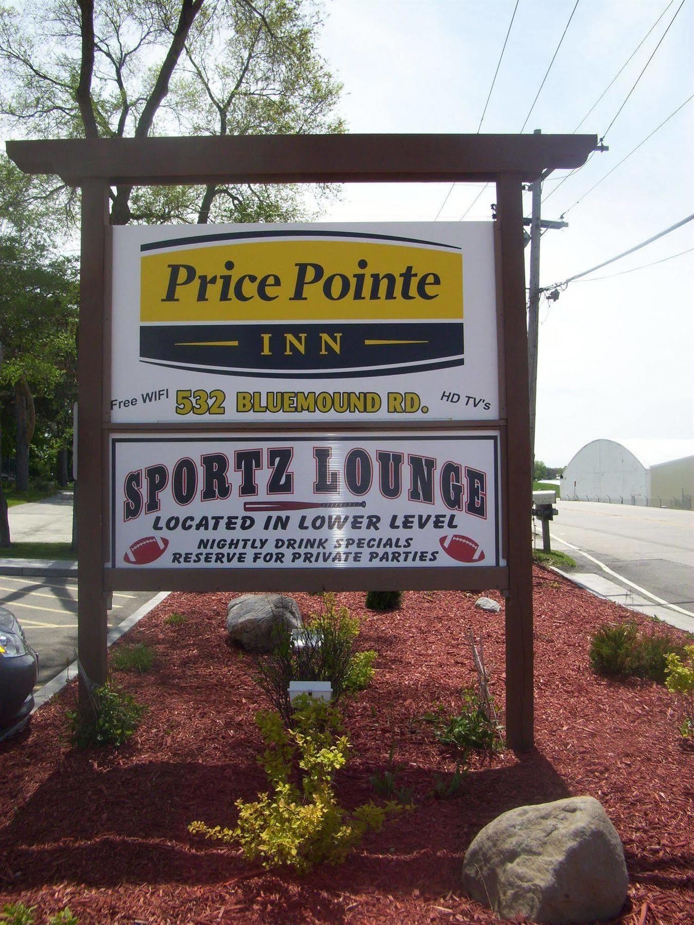 Price Pointe Inn Вокеша Екстер'єр фото