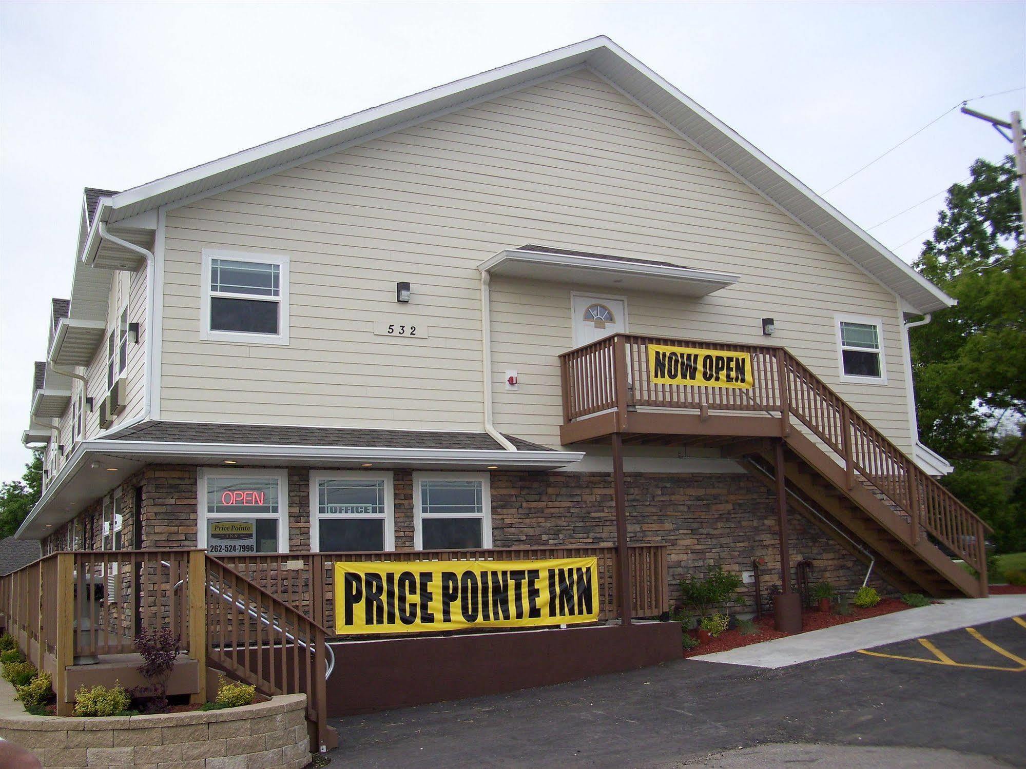 Price Pointe Inn Вокеша Екстер'єр фото